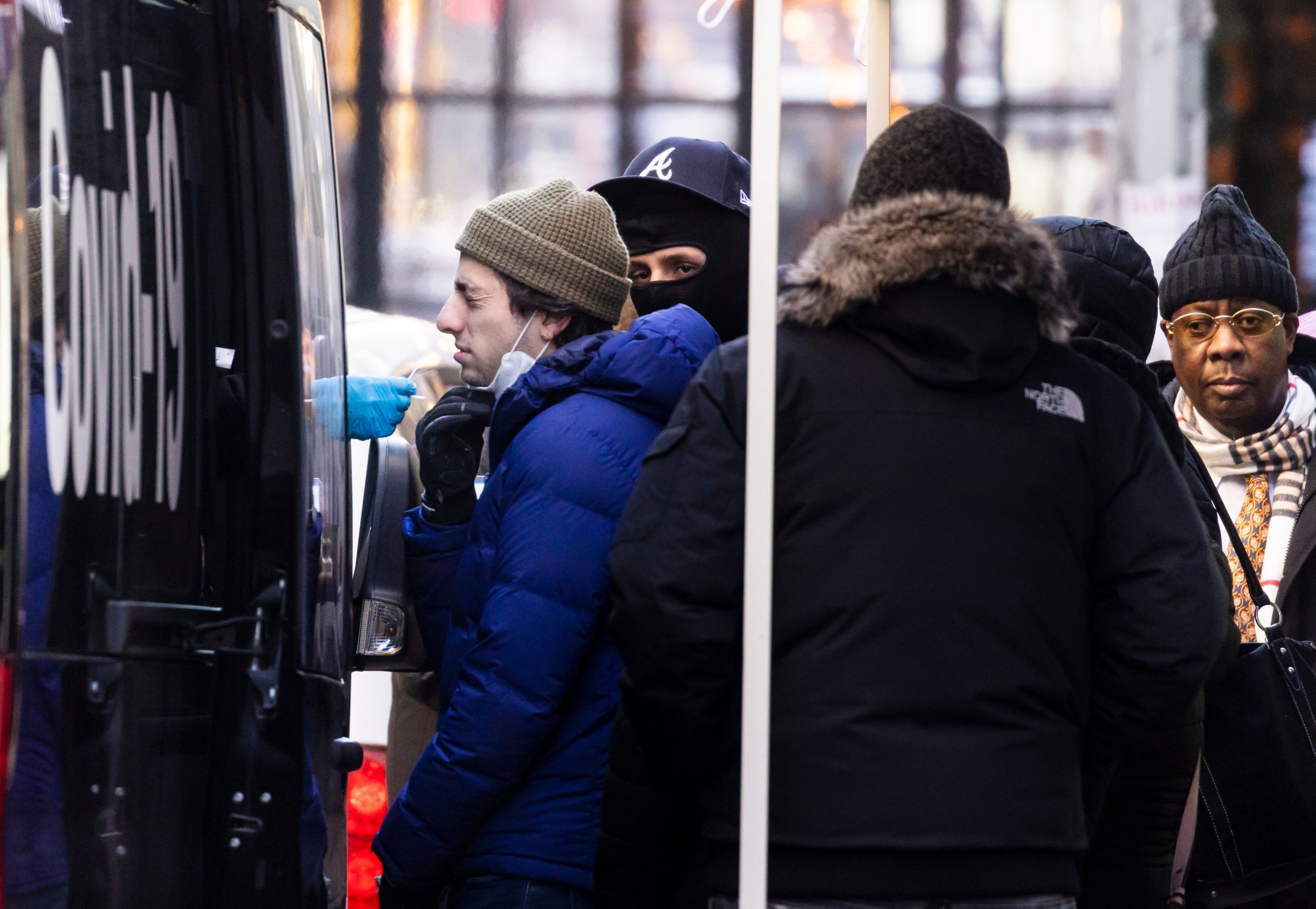 Ómicron provoca más de 900 mil contagios al día en EE.UU. Ómicron provoca más de 900 mil contagios al día en EE.UU.