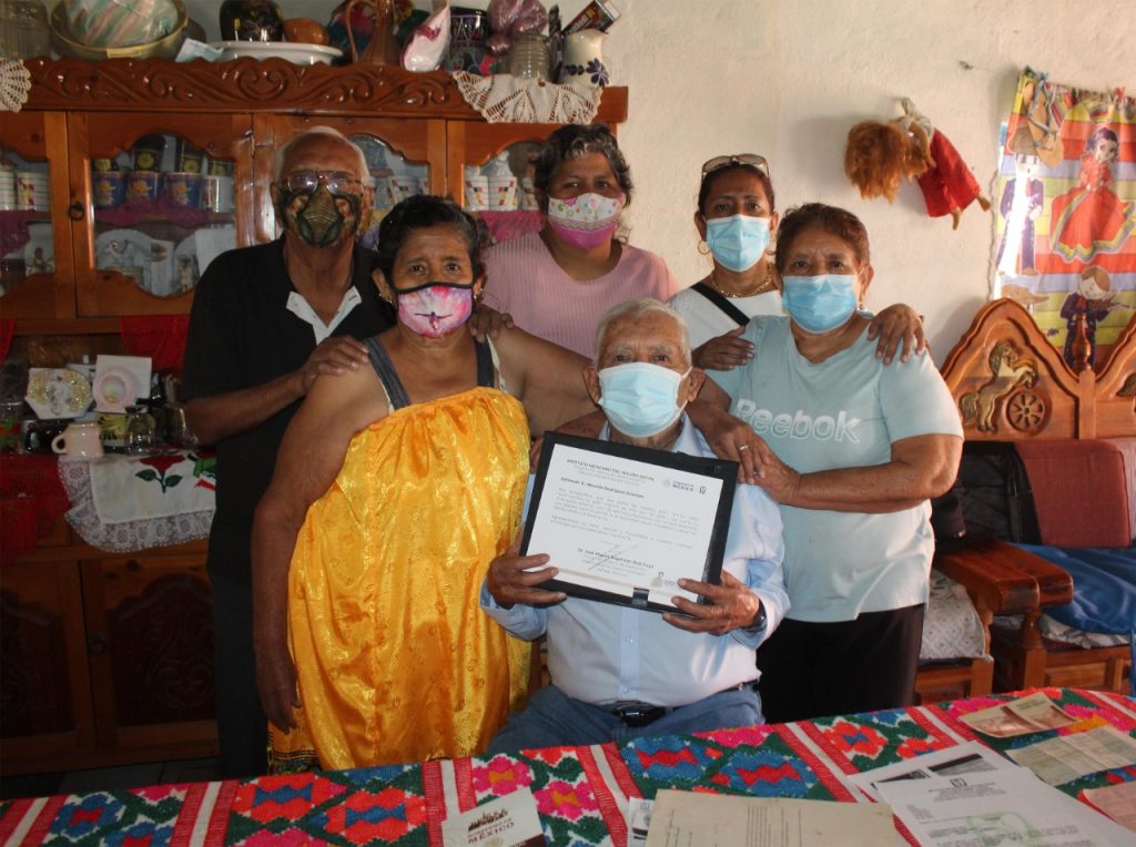 Maurilio es el pensionado más longevo del IMSS con 110 años de edad - don-maurilio-junto-a-su-familia-1024x764