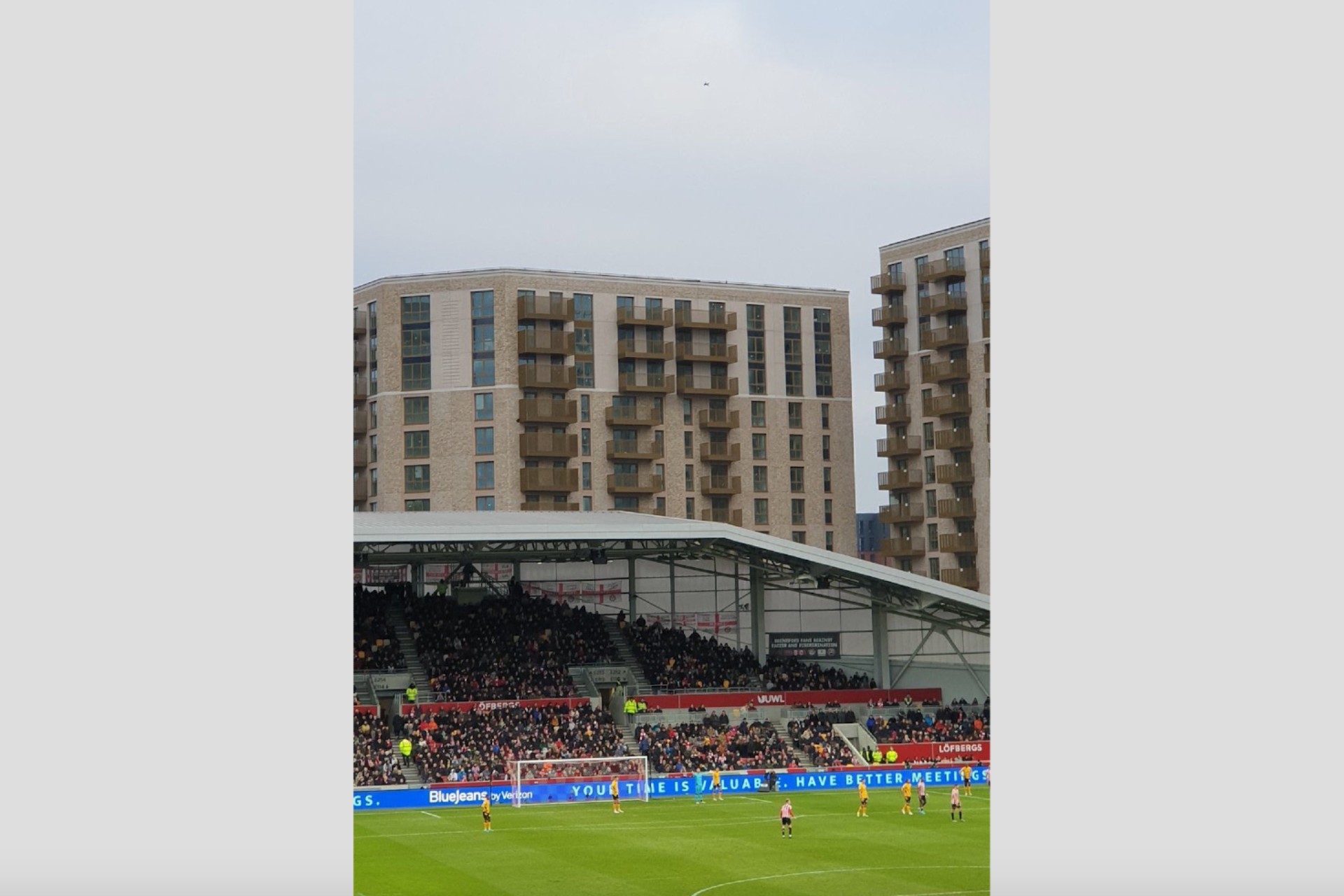 Interrumpen juego entre Brentford y Wolverhampton por presencia de dron