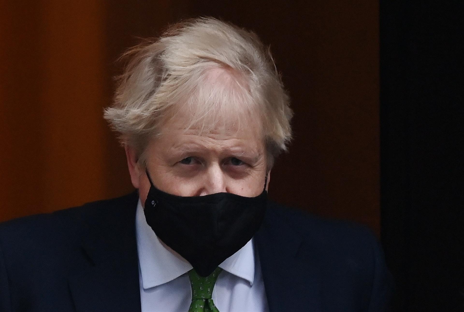 Boris Johnson se niega a dimitir por fiestas en pandemia Boris Johnson se niega a dimitir por fiestas en pandemia