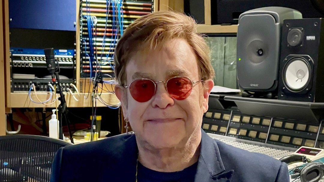 Elton John rinde tributo a Selena durante gira por Texas