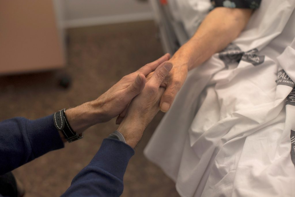 Iglesia mexicana critica iniciativa para redefinir la "muerte digna" - eutanasia-bien-morir-muerte-digna-1024x683