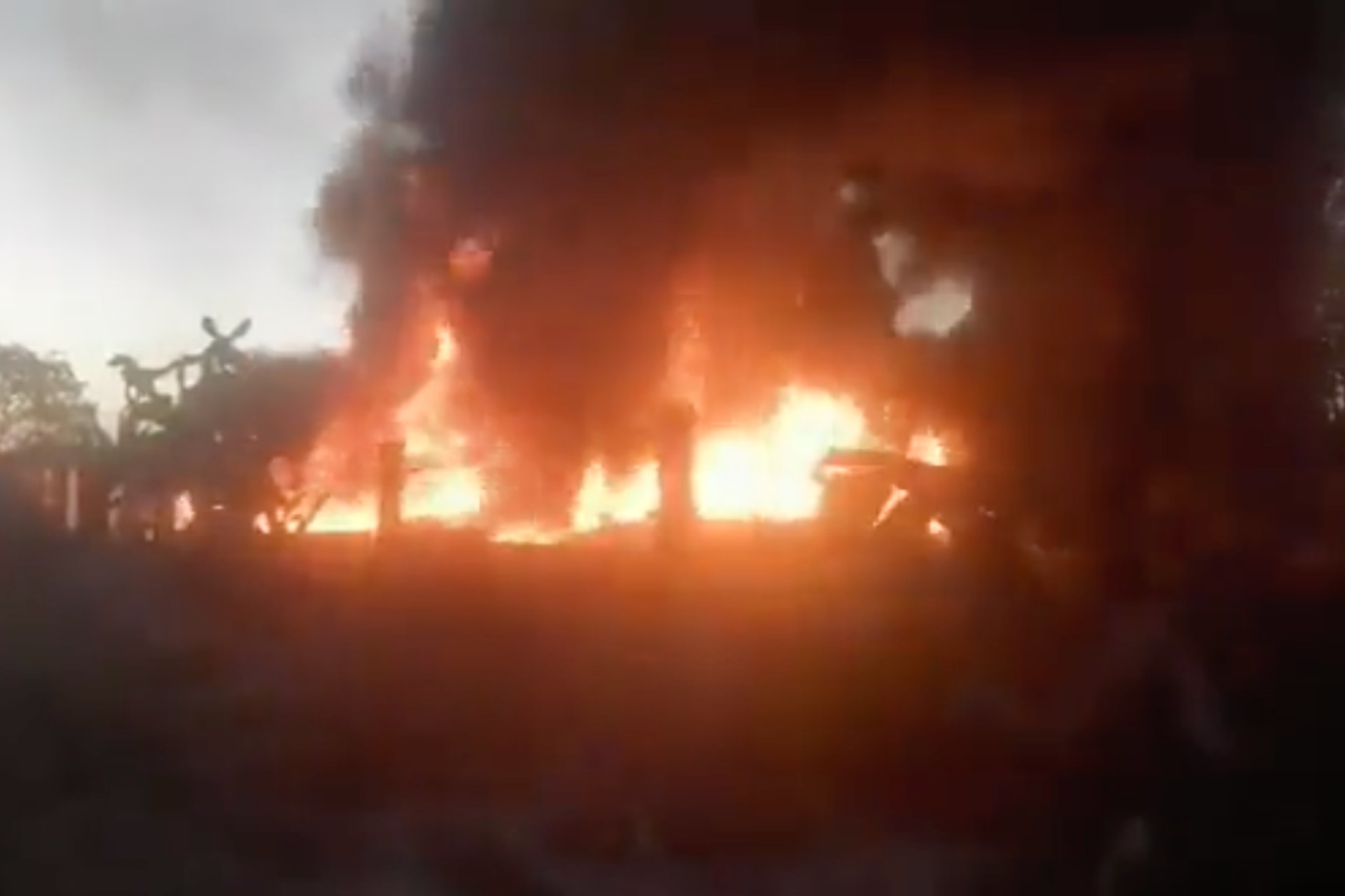 Se incendia ducto de Pemex en Nopala, Hidalgo