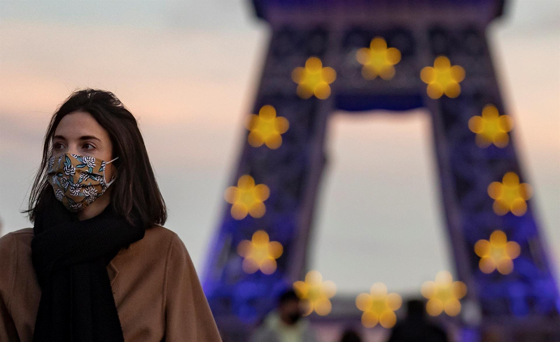 Francia reduce aislamiento de vacunados con COVID-19 a siete días