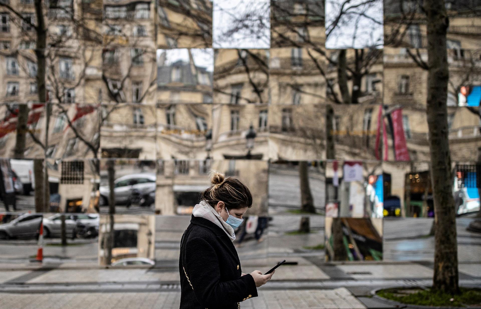 Francia: Más restricciones, menos aislamiento y cubrebocas desde los 6 años por el COVID-19