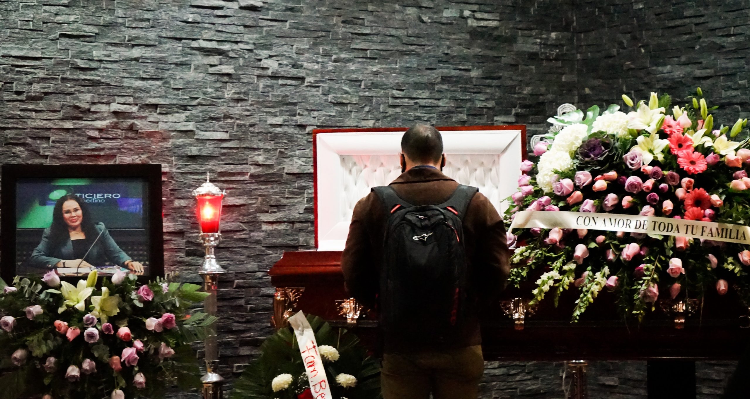 Realizan funeral de la periodista Lourdes Maldonado entre exigencias de justicia Realizan funeral de la periodista Lourdes Maldonado entre exigencias de justicia