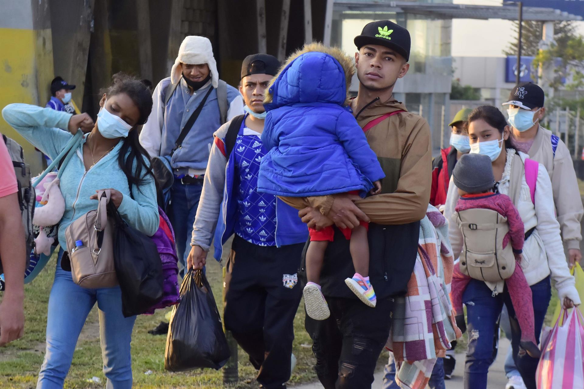 Guatemala disuelve caravana de migrantes hondure os