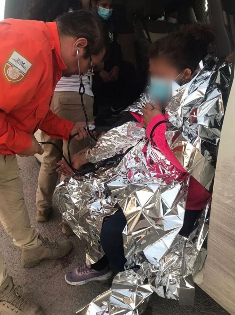 #Video Rescata INM a mujeres y niños migrantes que intentaban cruzar el Río Bravo - inami-rio-bravo-764x1024