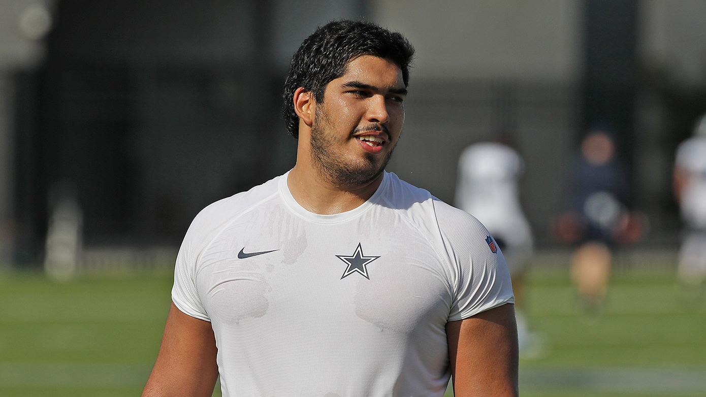 El mexicano Isaac Alarcón extiende contrato con Dallas Cowboys