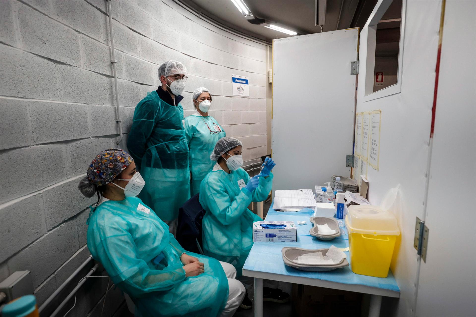 Italia supera los 2 millones de positivos por coronavirus