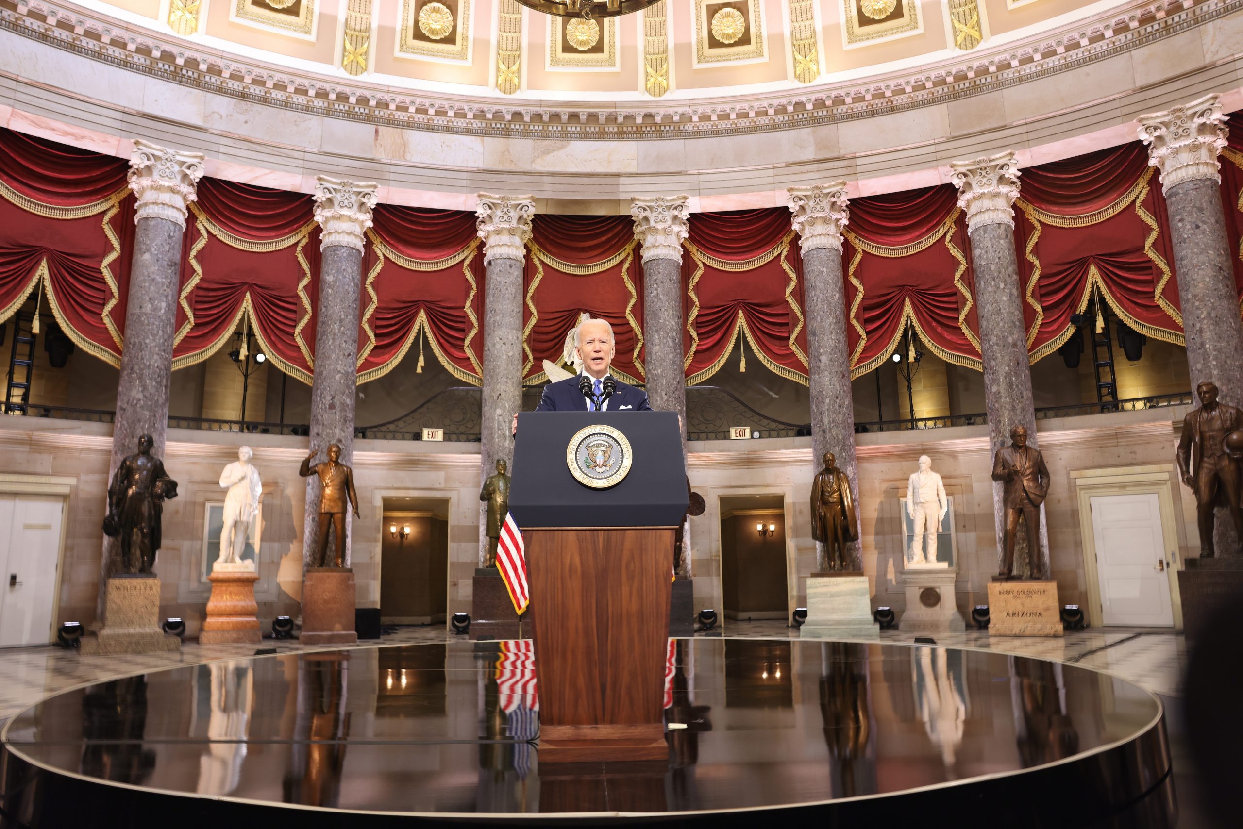 Biden culpa a Trump de asalto al Capitolio