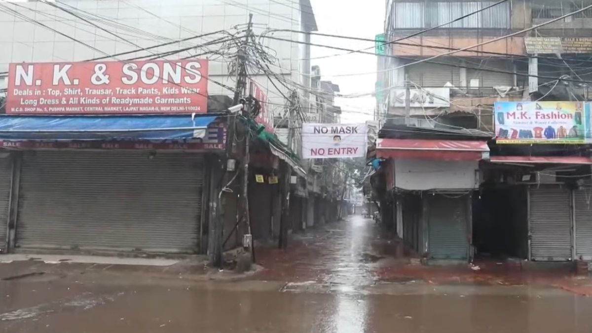 Nueva Delhi cierra restaurantes y oficinas ante la tercera ola de COVID-19