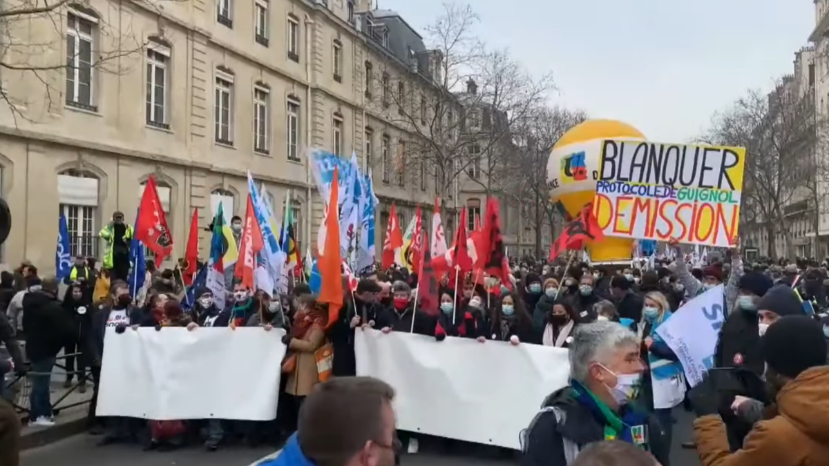 Los profesores se echan a la calle en Francia contra el “galimatías” de las normas covid