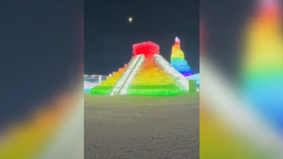 Exhiben una Pirámide de Kukulkán de hielo en festival del norte de China