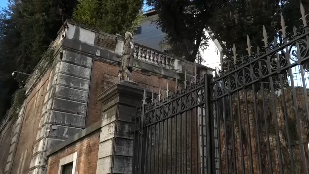 La subasta del palacio con el único mural de Caravaggio acaba sin comprador