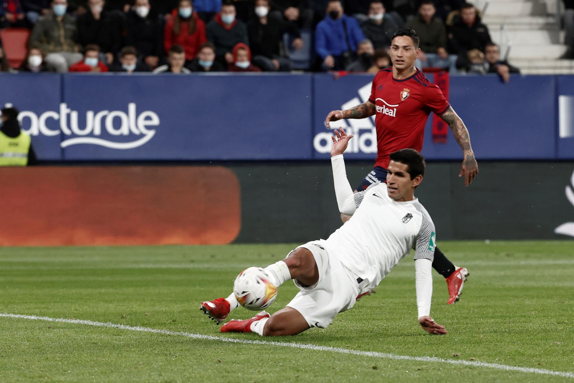 Defensa peruano Luis Abram está muy cerca de Cruz Azul