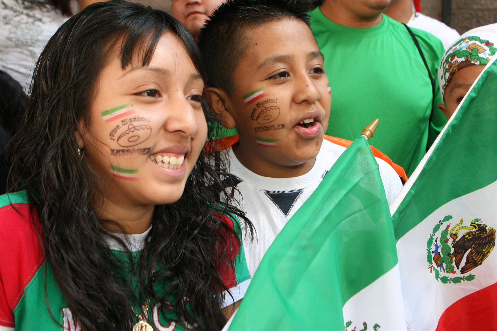 Mexicanos confían en sonreír mucho más en 2022, según estudio