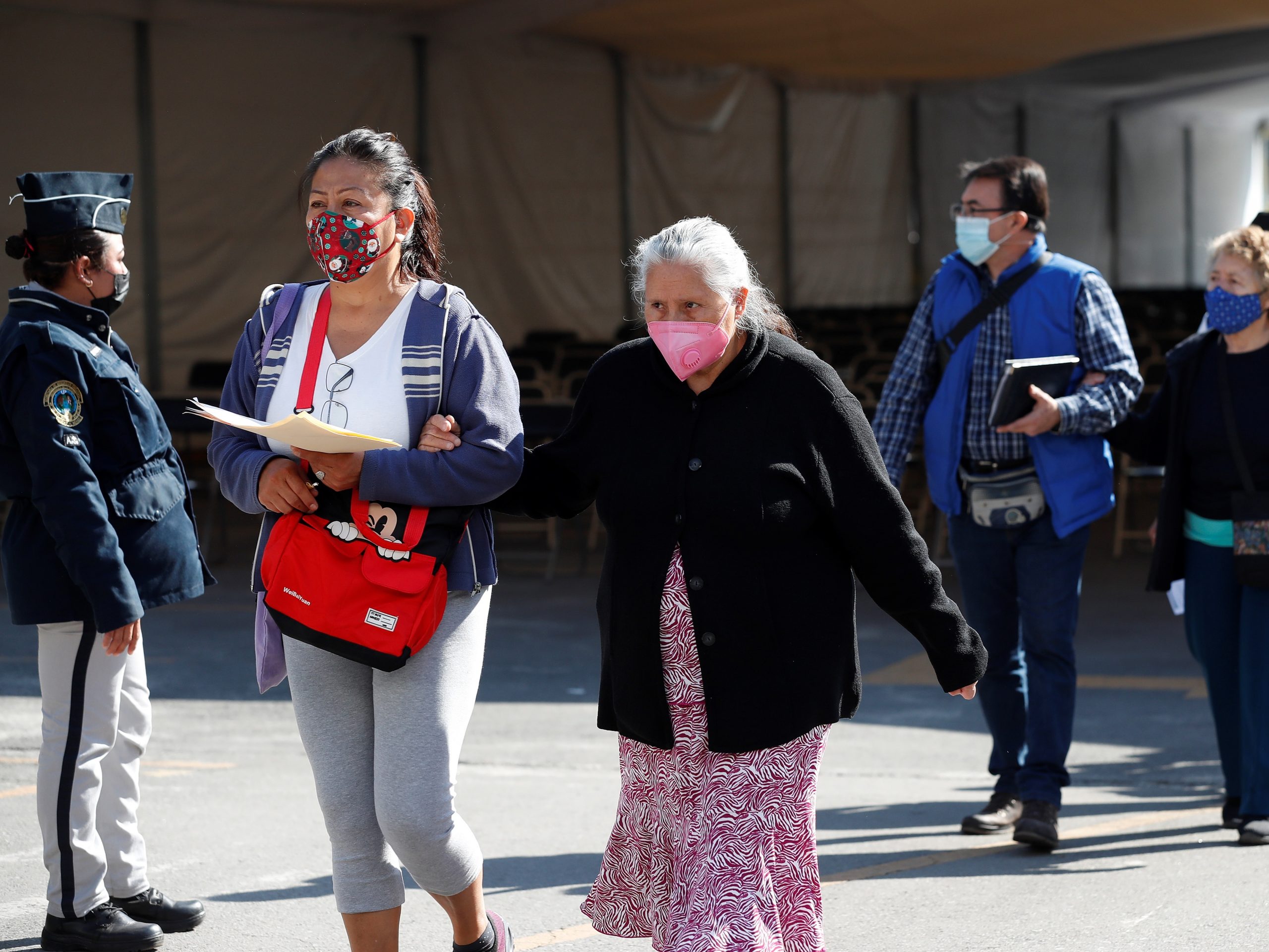 México registra 25 mil 821 contagios en 24 horas; supera récord de segunda ola de COVID-19 México registra 25 mil 821 contagios en 24 horas; supera récord de segunda ola de COVID-19