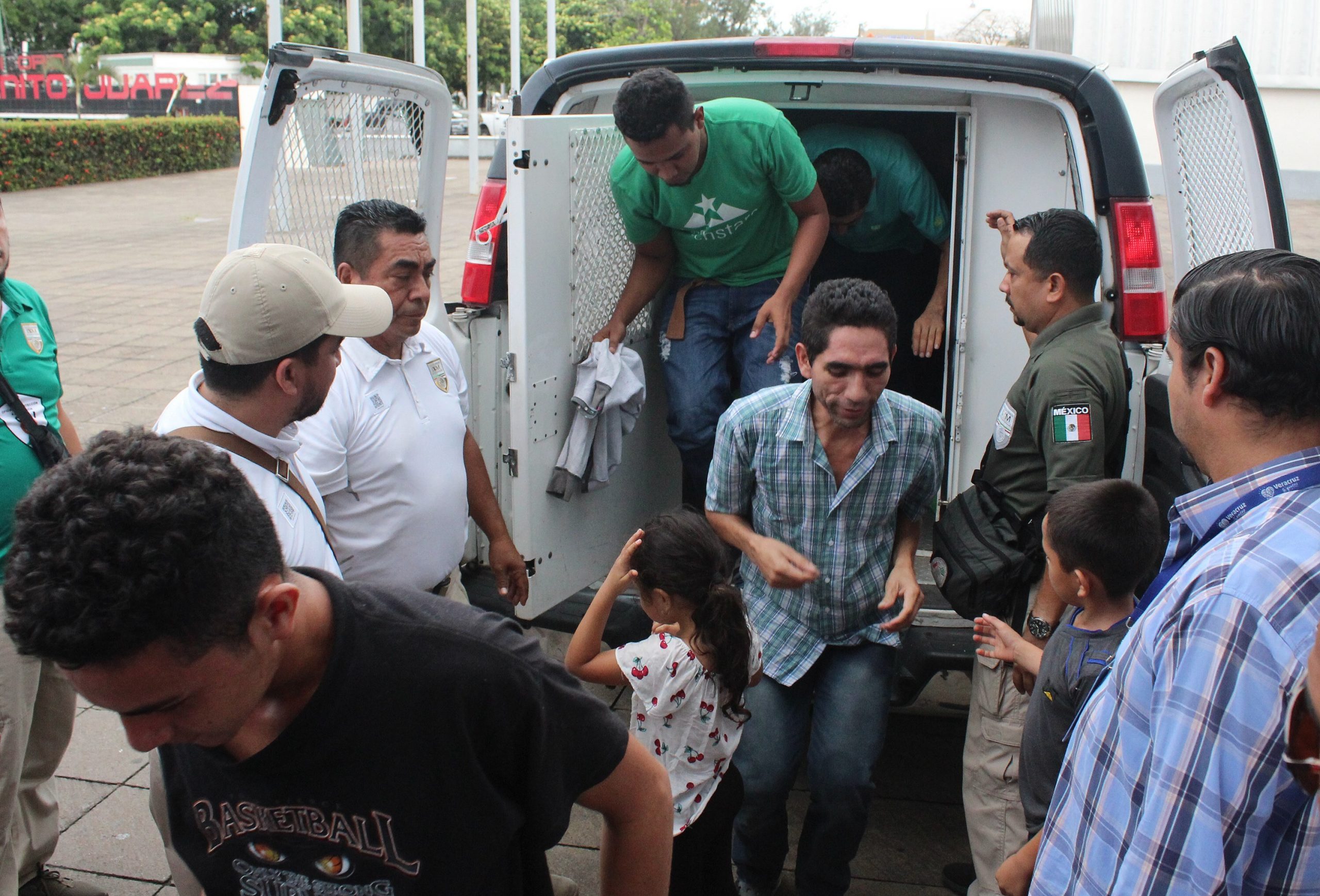 Rescatan a 388 migrantes en dos operativos en Veracruz