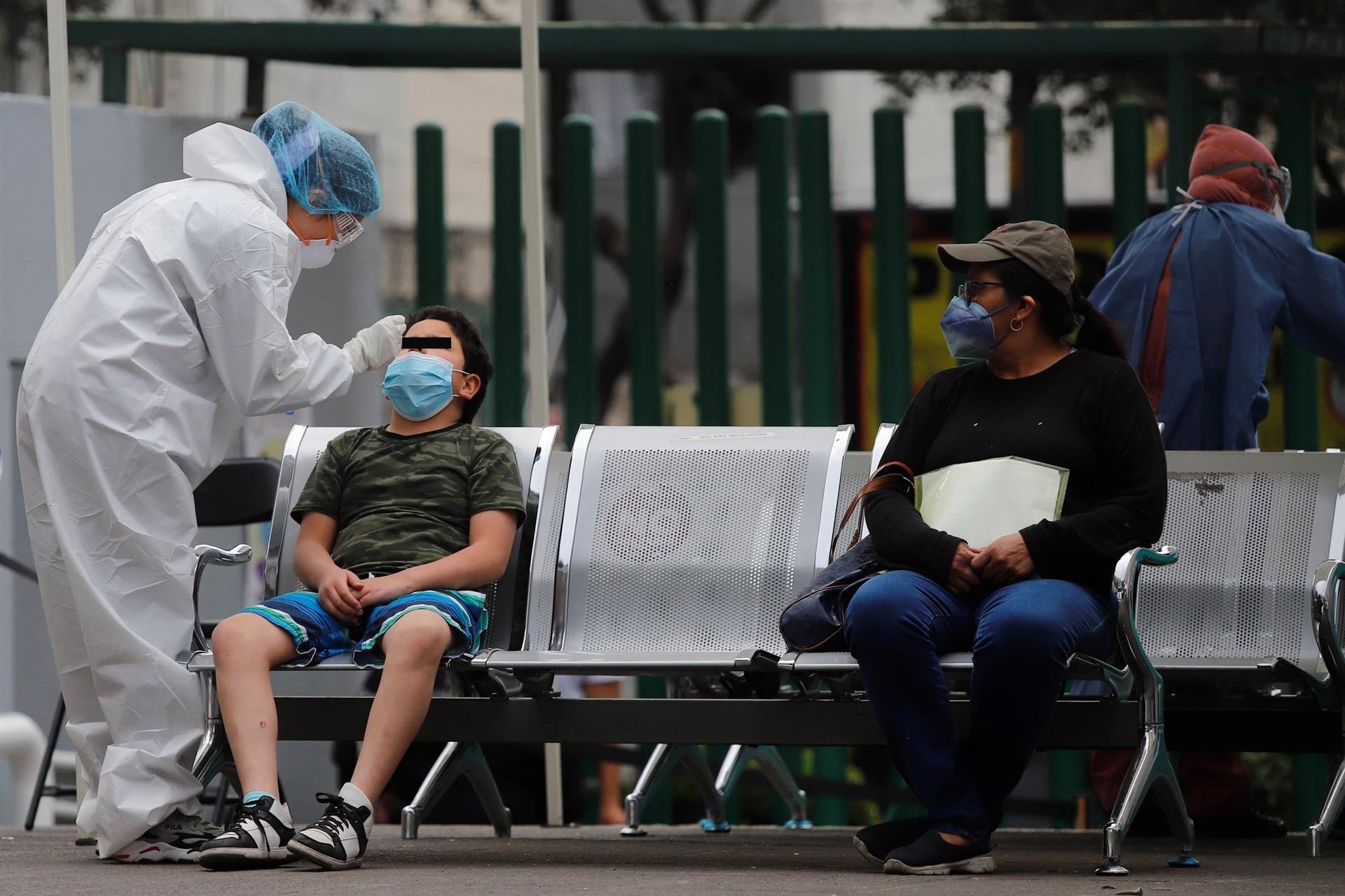 Variante ómicron arrasa en un México que continúa sin medidas restrictivas