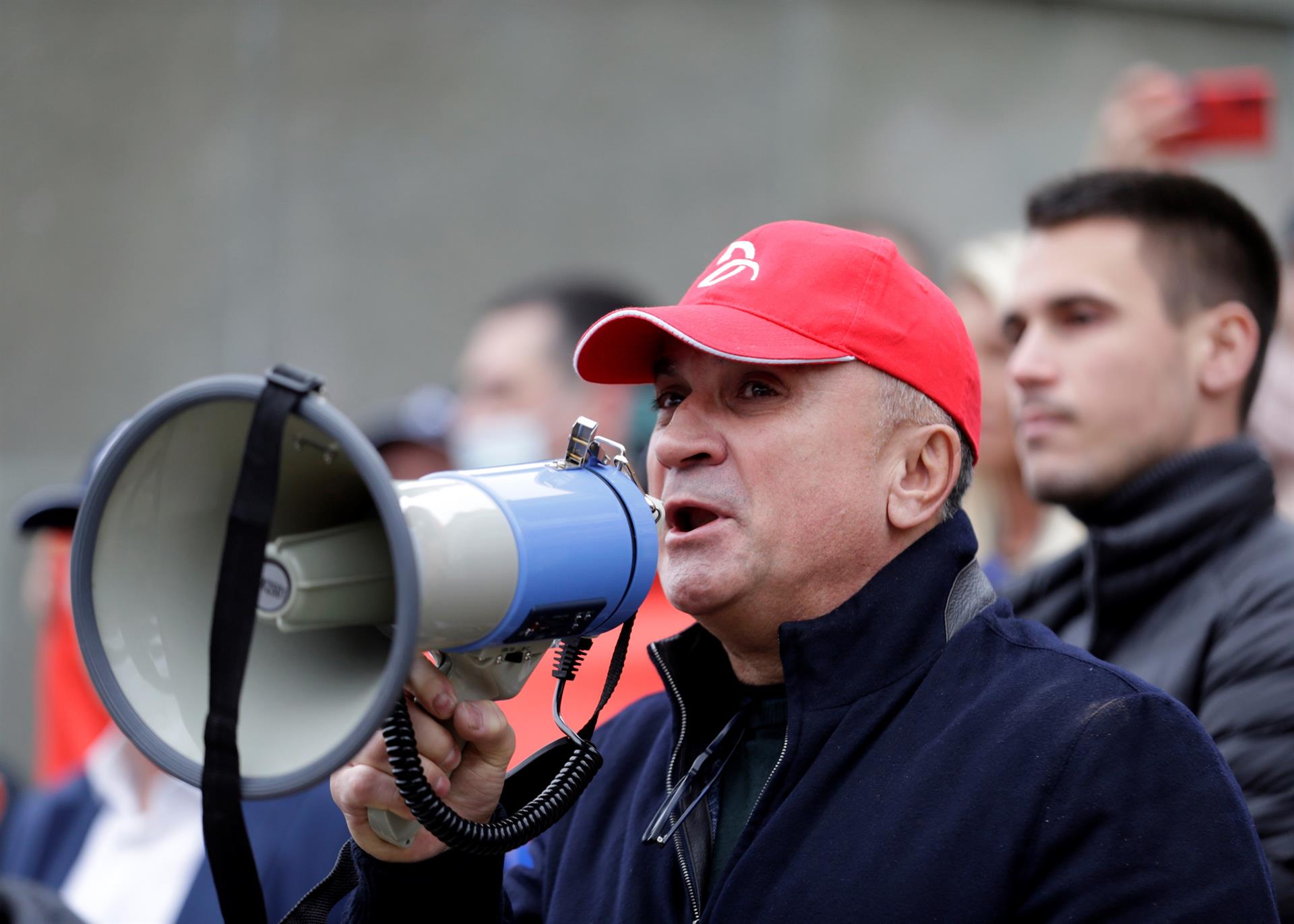 Padre de Djokovic acusa a Australia de querer humillar a su hijo