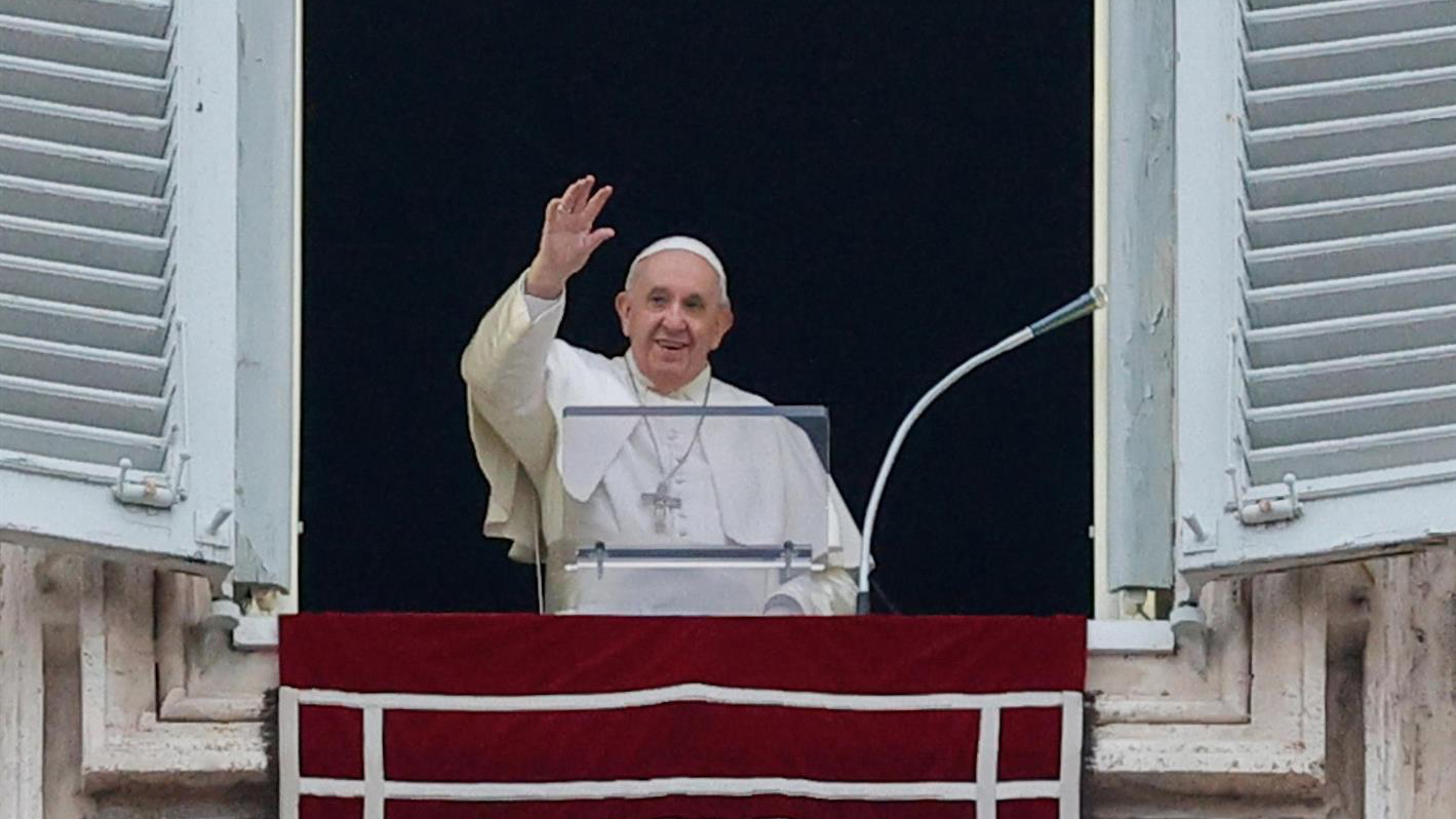 Papa Francisco califica de inhumano la persecución de minorías religiosas