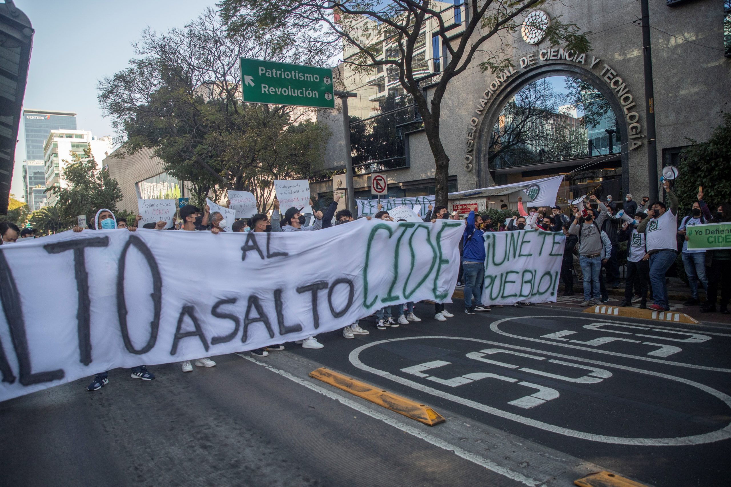 “Hay sed de poder absoluto, centralizado y vertical”, asegura Jean Meyer sobre conflicto en el CIDE “Hay sed de poder absoluto, centralizado y vertical”, asegura Jean Meyer sobre conflicto en el CIDE