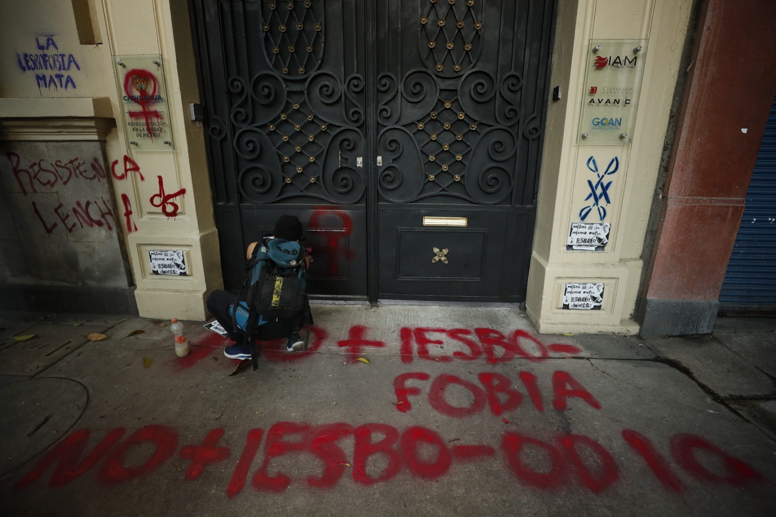 Protestan en Ciudad de México por asesinato de pareja de lesbianas en Chihuahua