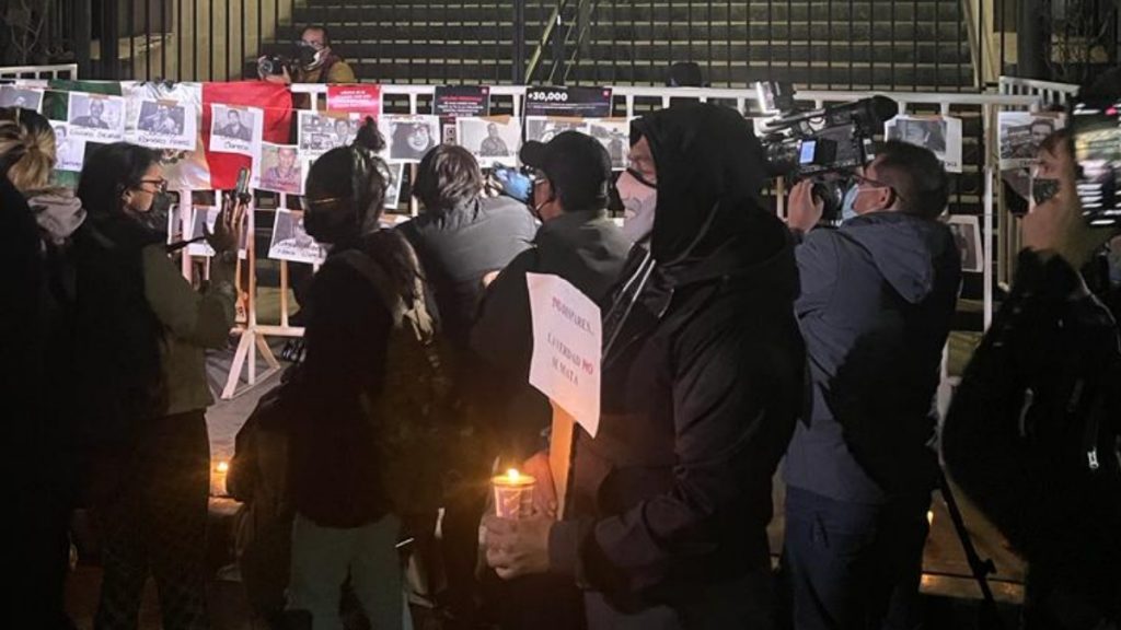Protesta frente a la Segob para exigir el fin de los asesinatos de periodistas en México - protesta-periodistas-segob-3-1024x576