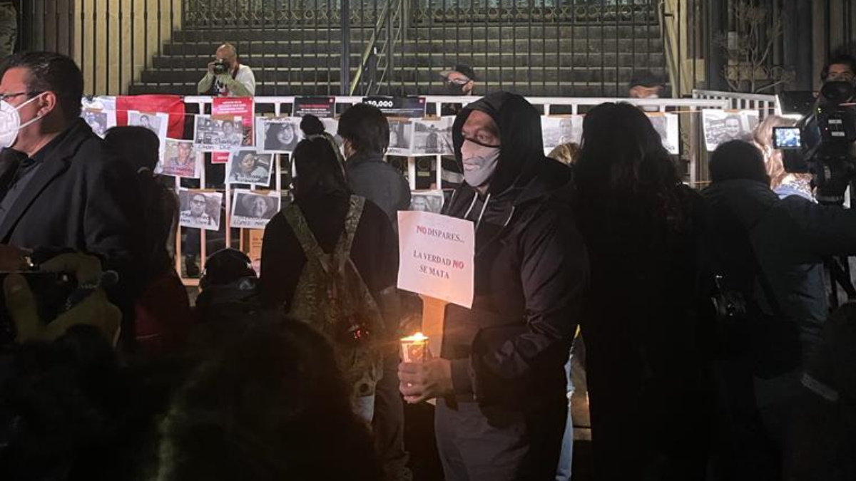 Protesta frente a la Segob para exigir el fin de los asesinatos de periodistas en México