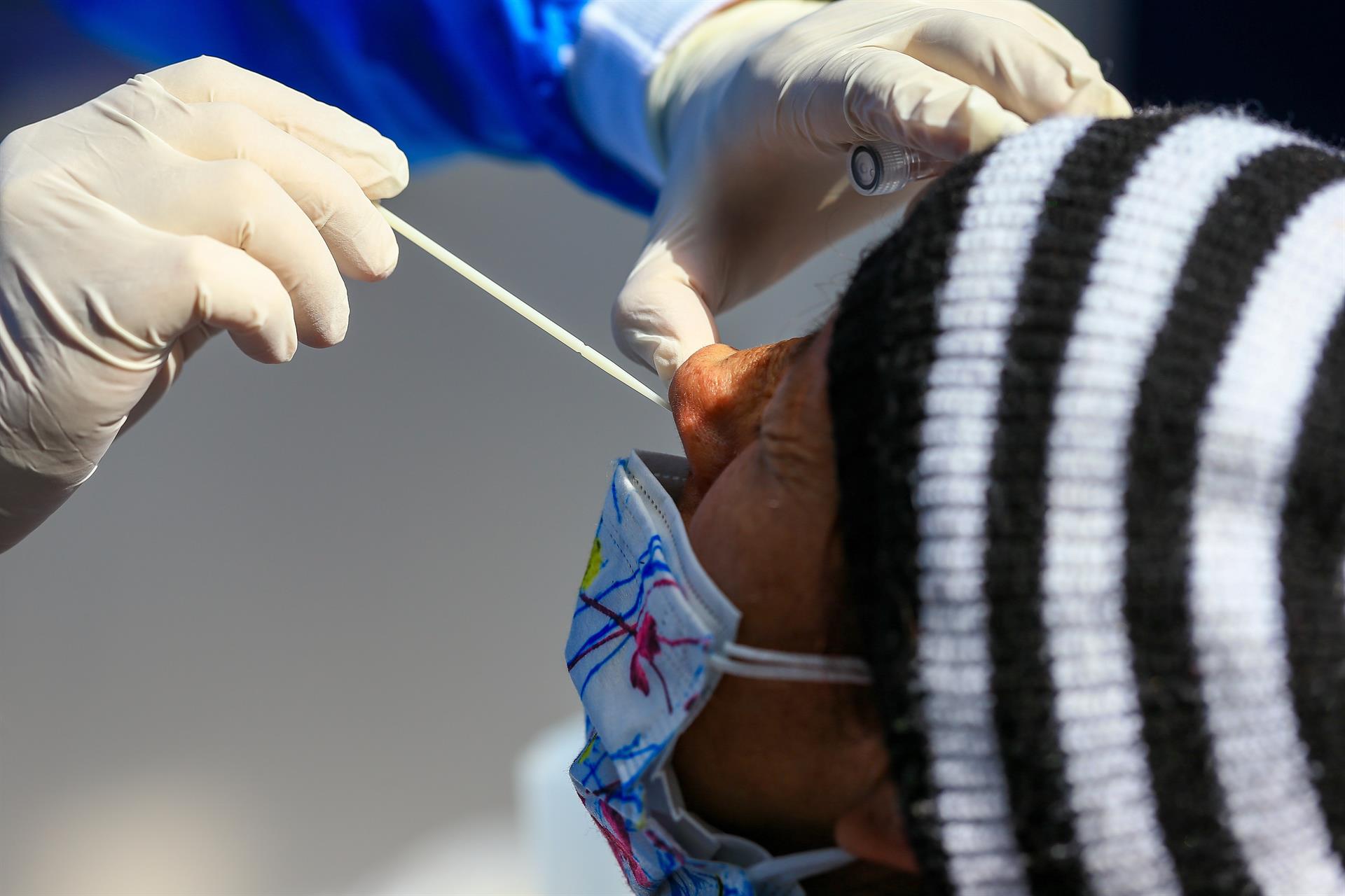 EE.UU. da por hecho que casi “todo el mundo” contraerá COVID-19 EE.UU. da por hecho que casi “todo el mundo” contraerá COVID-19