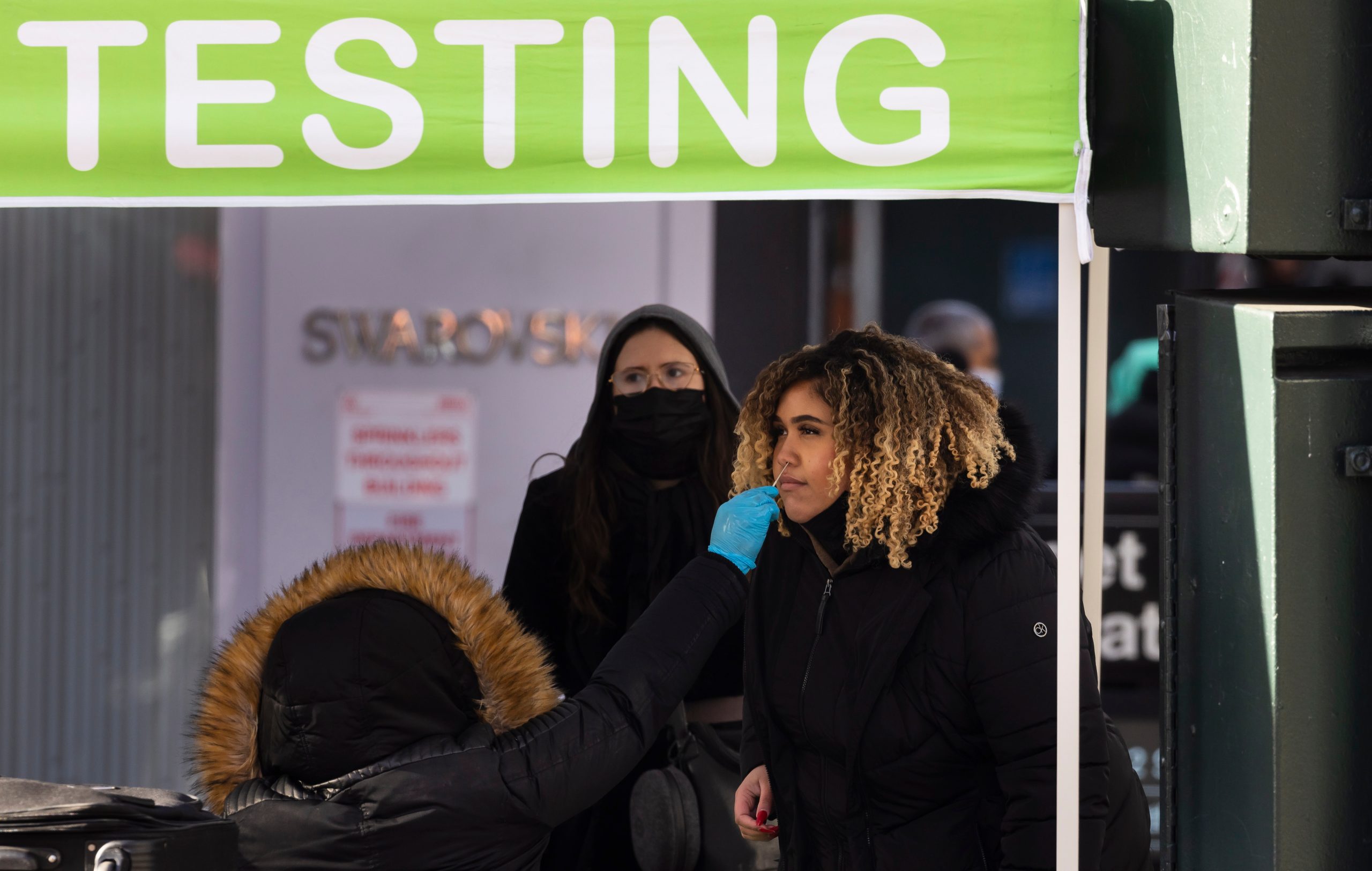 Biden ordena a aseguradoras cubrir ocho pruebas caseras por persona Biden ordena a aseguradoras cubrir ocho pruebas caseras por persona
