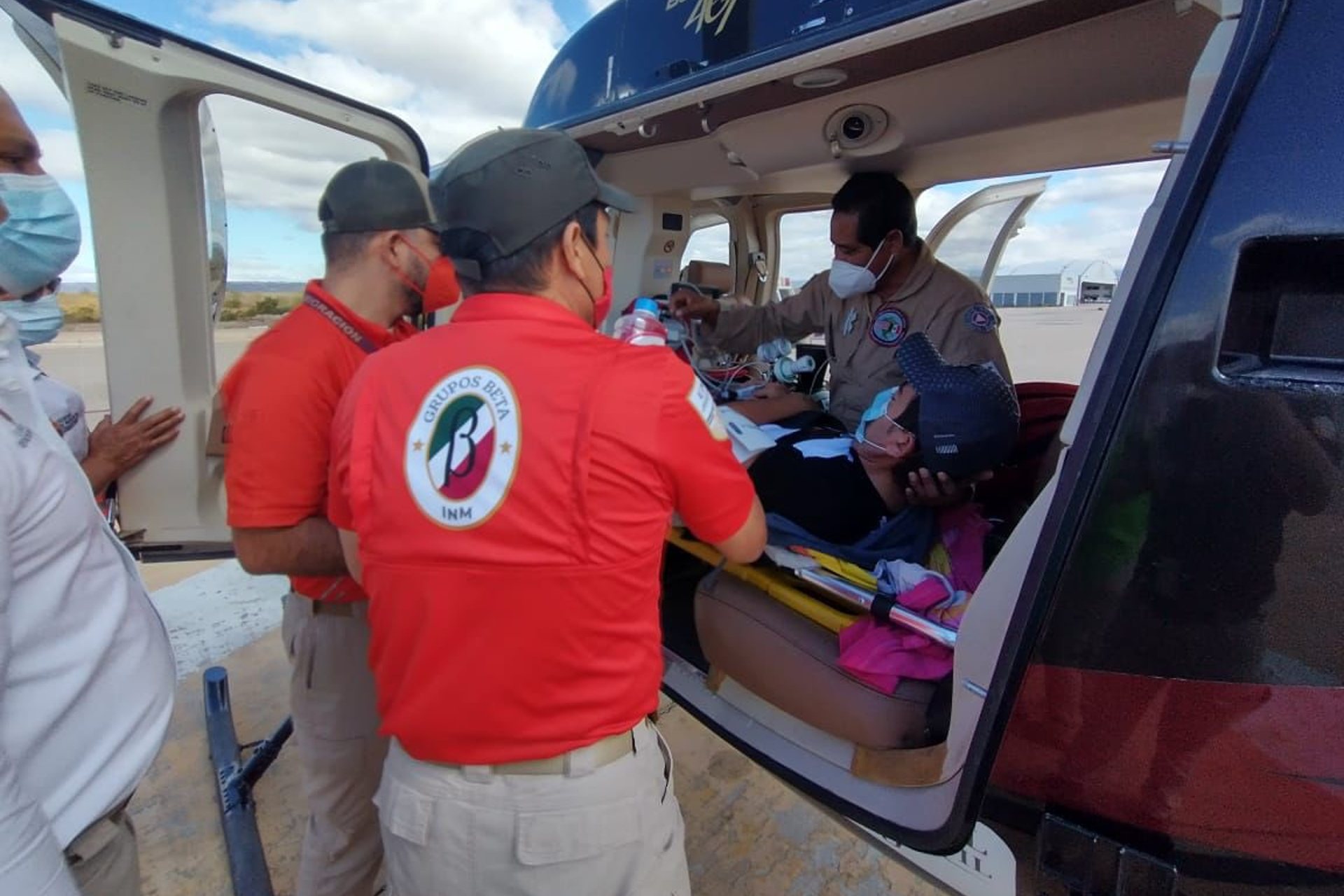 INM realiza repatriación médica de tres migrantes lesionados en accidente de tráiler en Chiapas