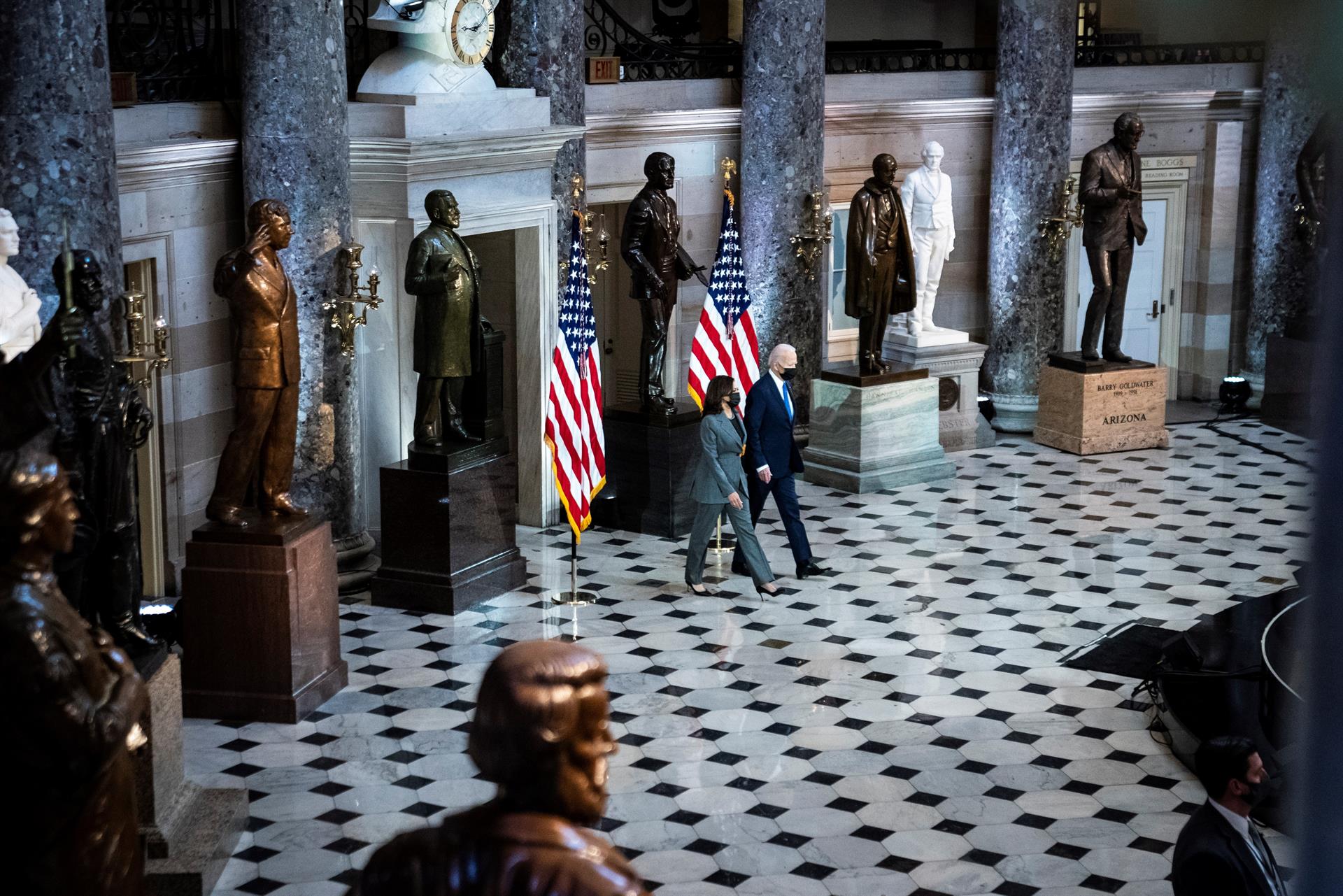 La Sala de las Estatuas, el simbólico lugar elegido por Biden para conmemorar asalto al Capitolio