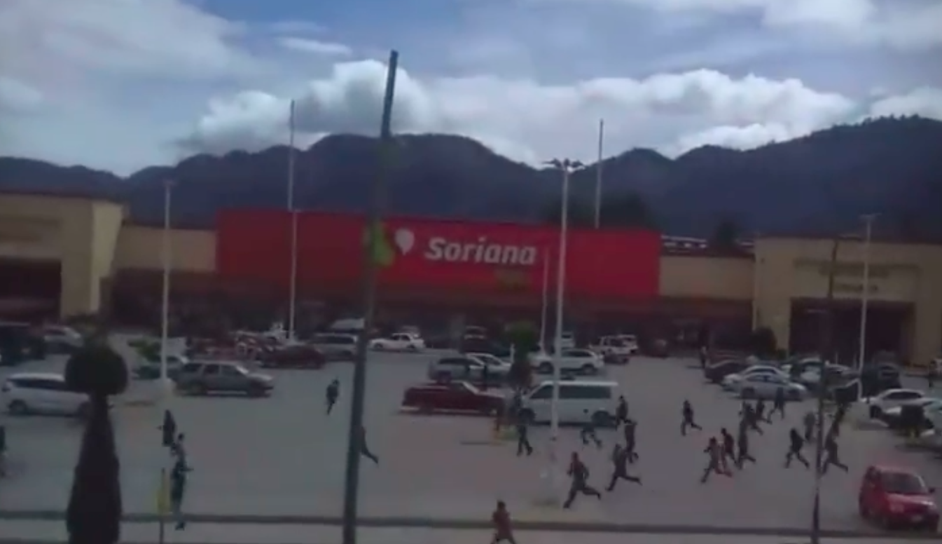 #Video Sujetos se enfrentan en estacionamiento en San Cristóbal de las Casas #Video Sujetos se enfrentan en estacionamiento en San Cristóbal de las Casas