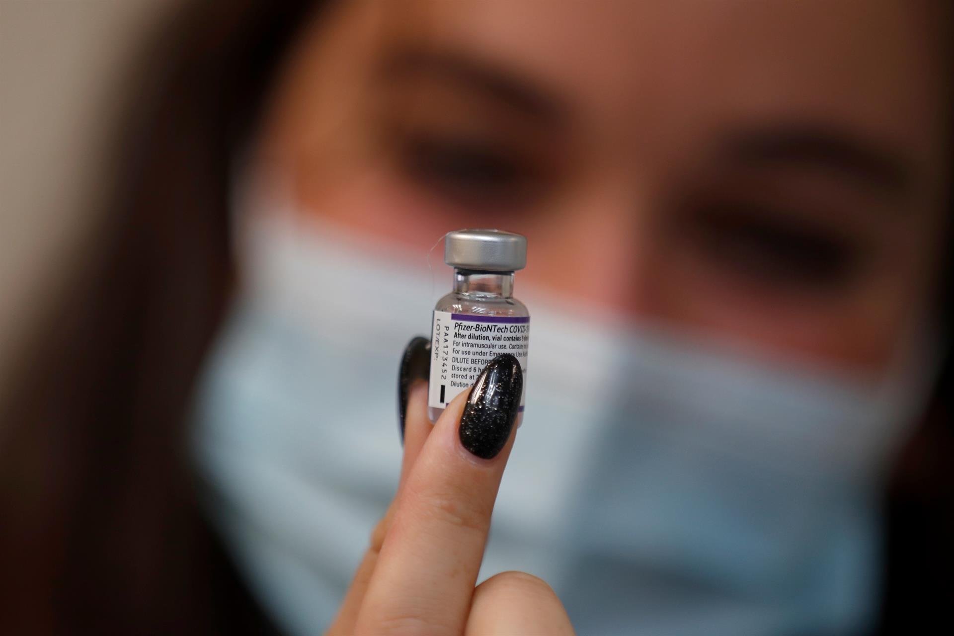 Cuarta dosis de vacuna es “parcialmente efectiva” contra ómicron Cuarta dosis de vacuna es “parcialmente efectiva” contra ómicron