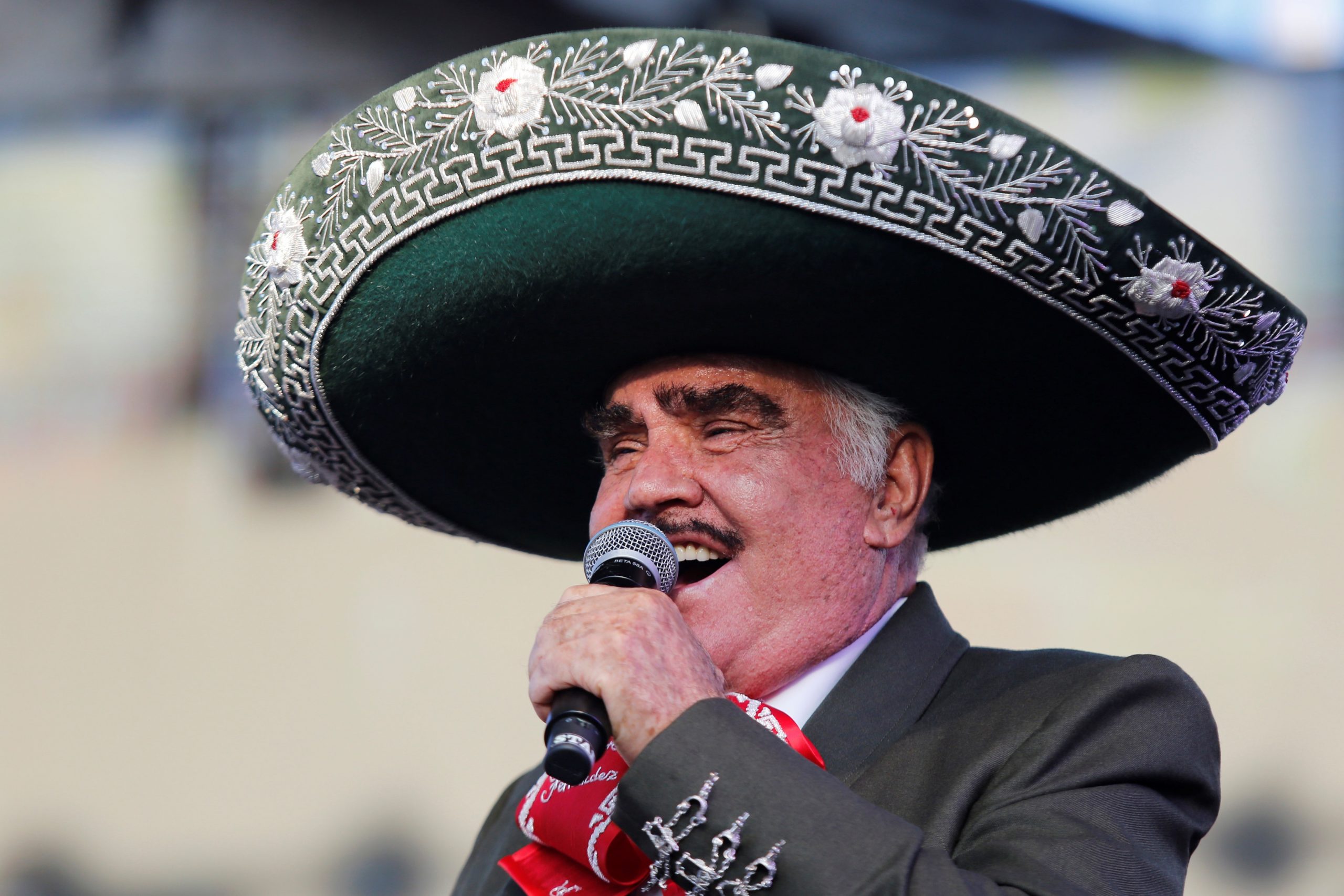 Analizan poner nombre de Vicente Fernández a calle de Los Ángeles