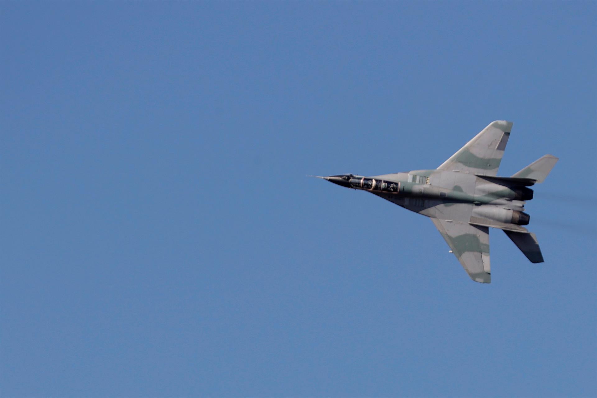 España despliega 800 militares, cazas y buques cerca de la zona de guerra