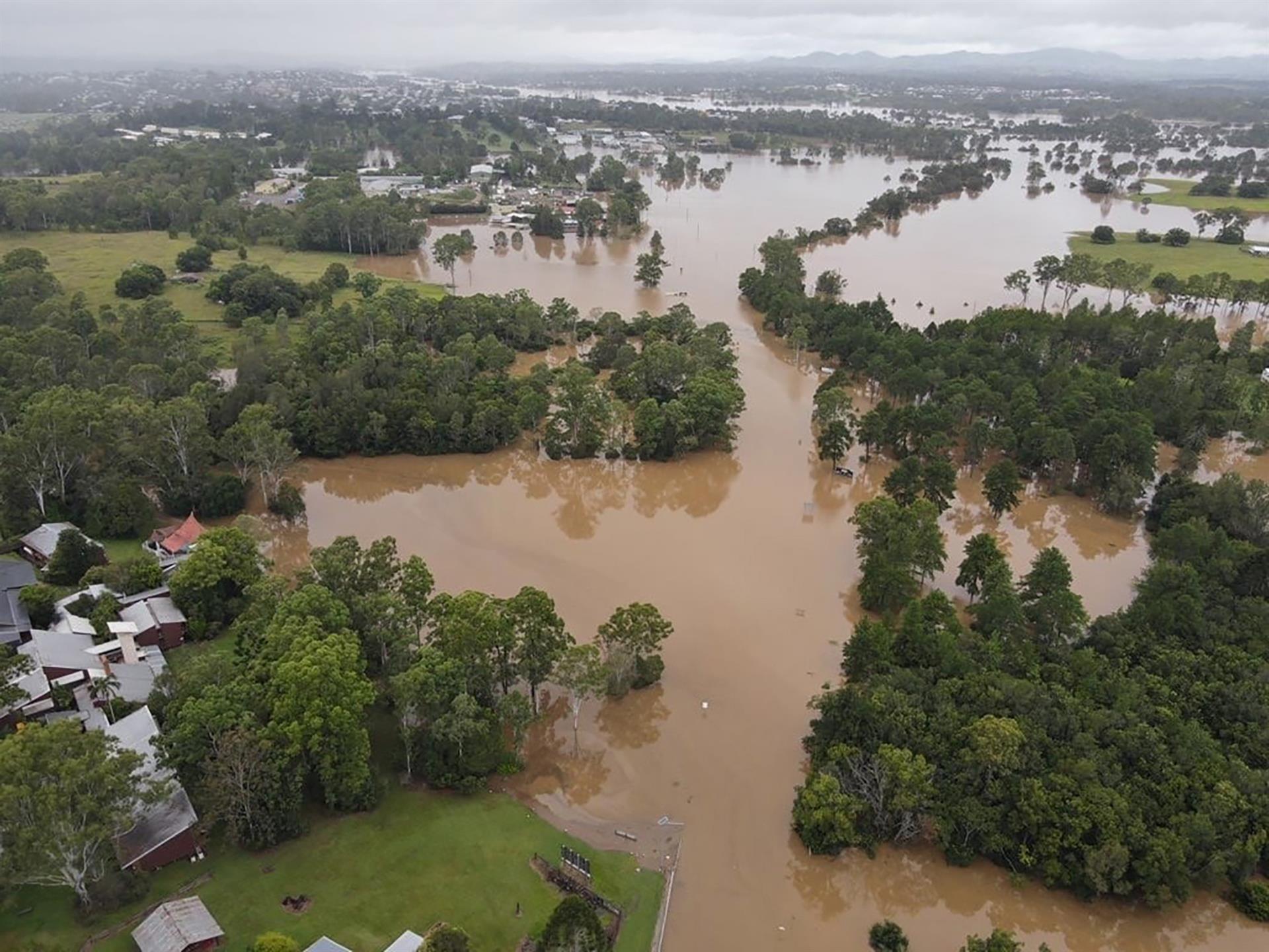 Más de 16 mil evacuados y al menos 8 muertos por inundaciones en Australia