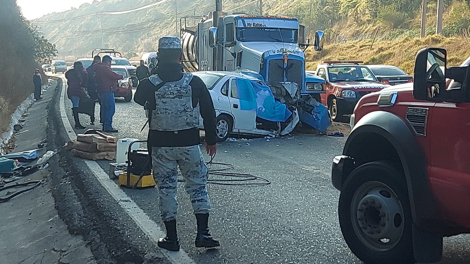Conductor murió en la Naucalpan-Toluca al chocar contra pipa Conductor murió en la Naucalpan-Toluca al chocar contra pipa