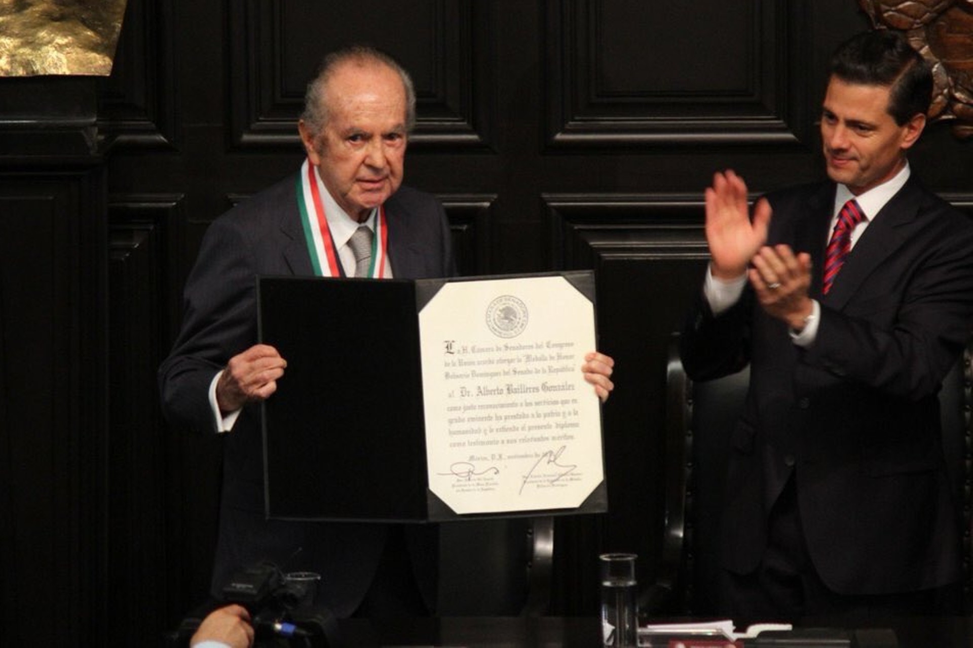 Reaparece Peña Nieto en redes; lamenta muerte de Alberto Baillères