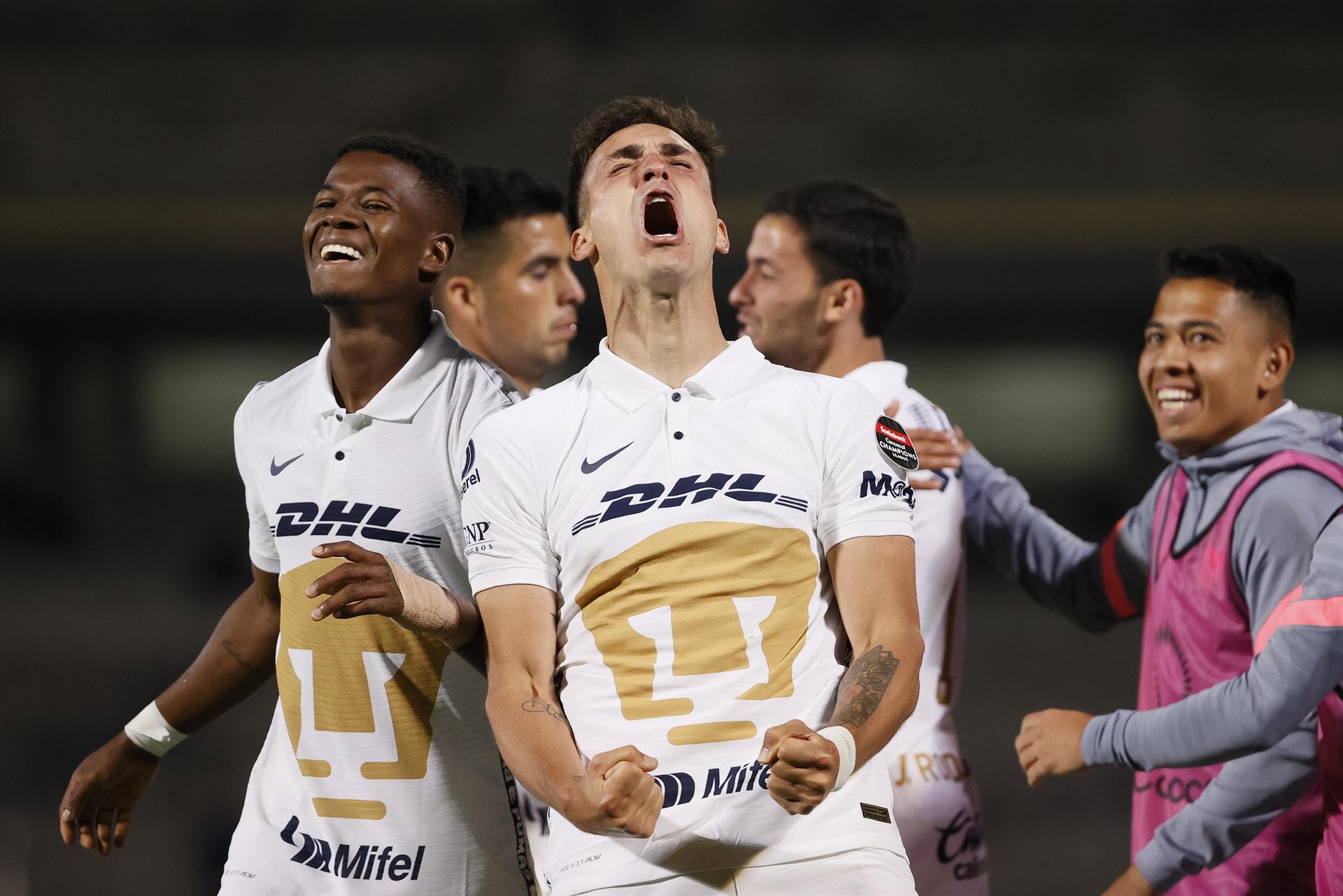 Pumas golean al Saprissa y avanzan a los cuartos de final