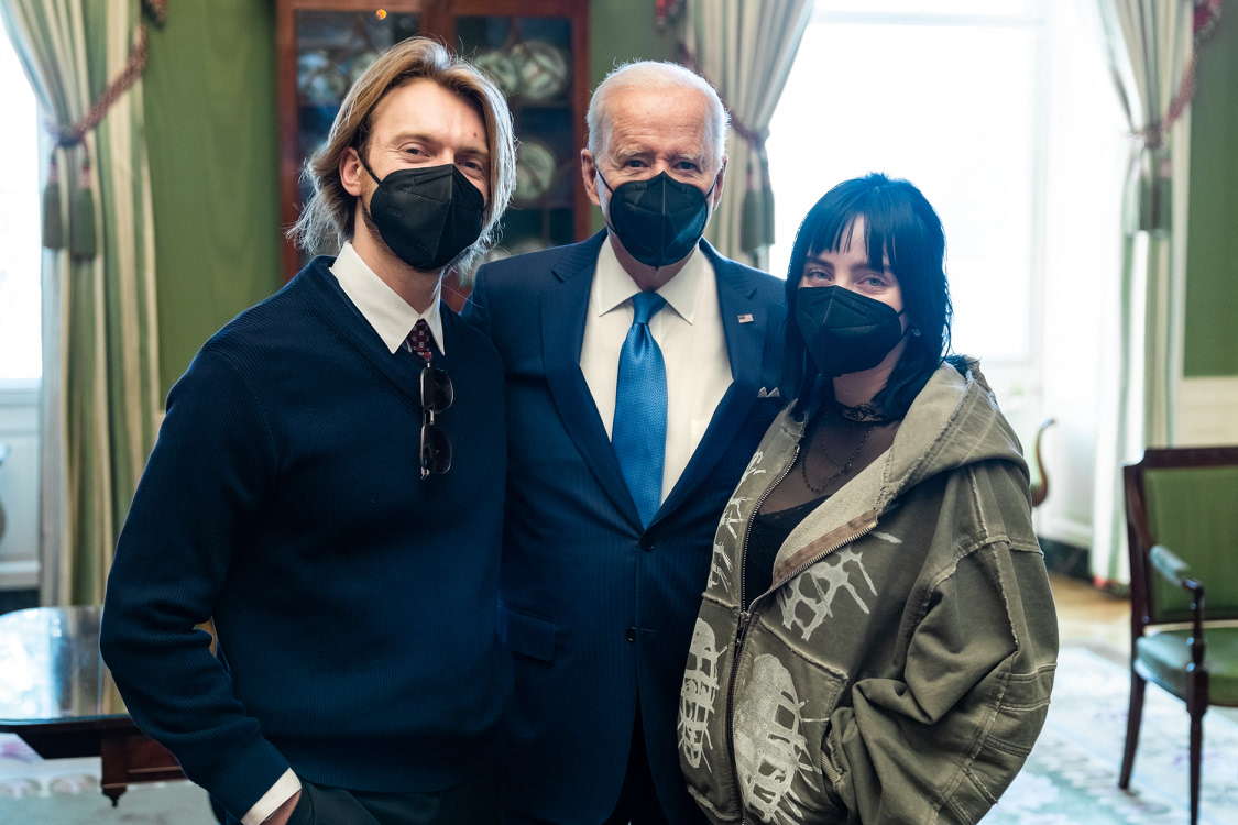 Joe Biden recibe en la Casa Blanca a Billie Eilish