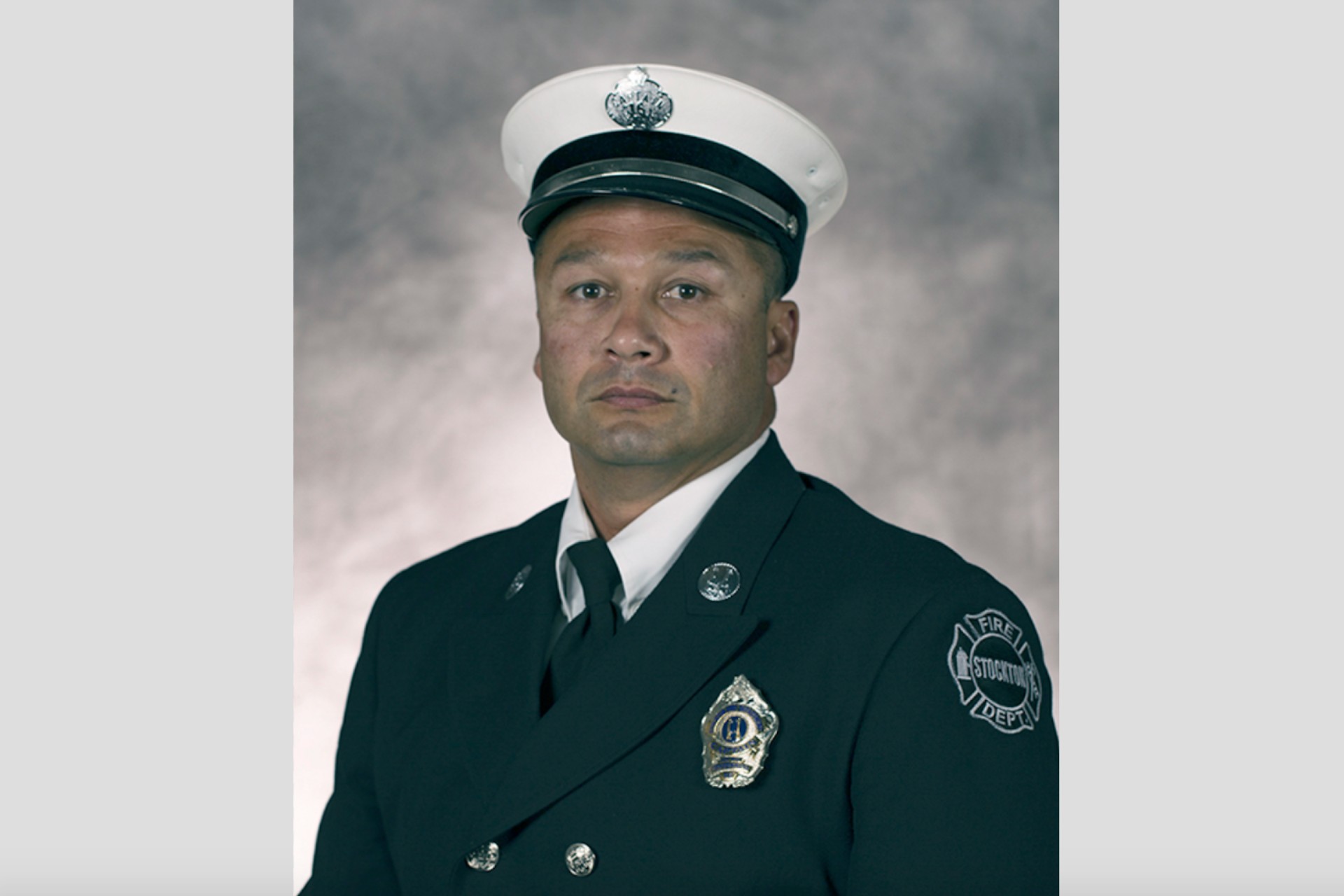 Bombero murió baleado mientras apagaba un incendio en California Bombero murió baleado mientras apagaba un incendio en California