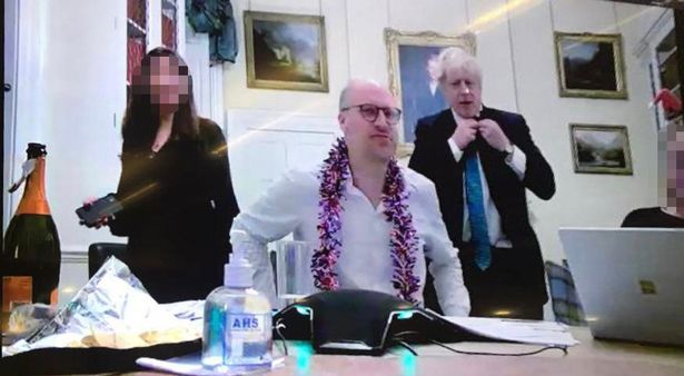 Difunden foto de Johnson con champán en evento social durante pandemia - boris-johnson-en-presunta-fiesta-en-downing-street