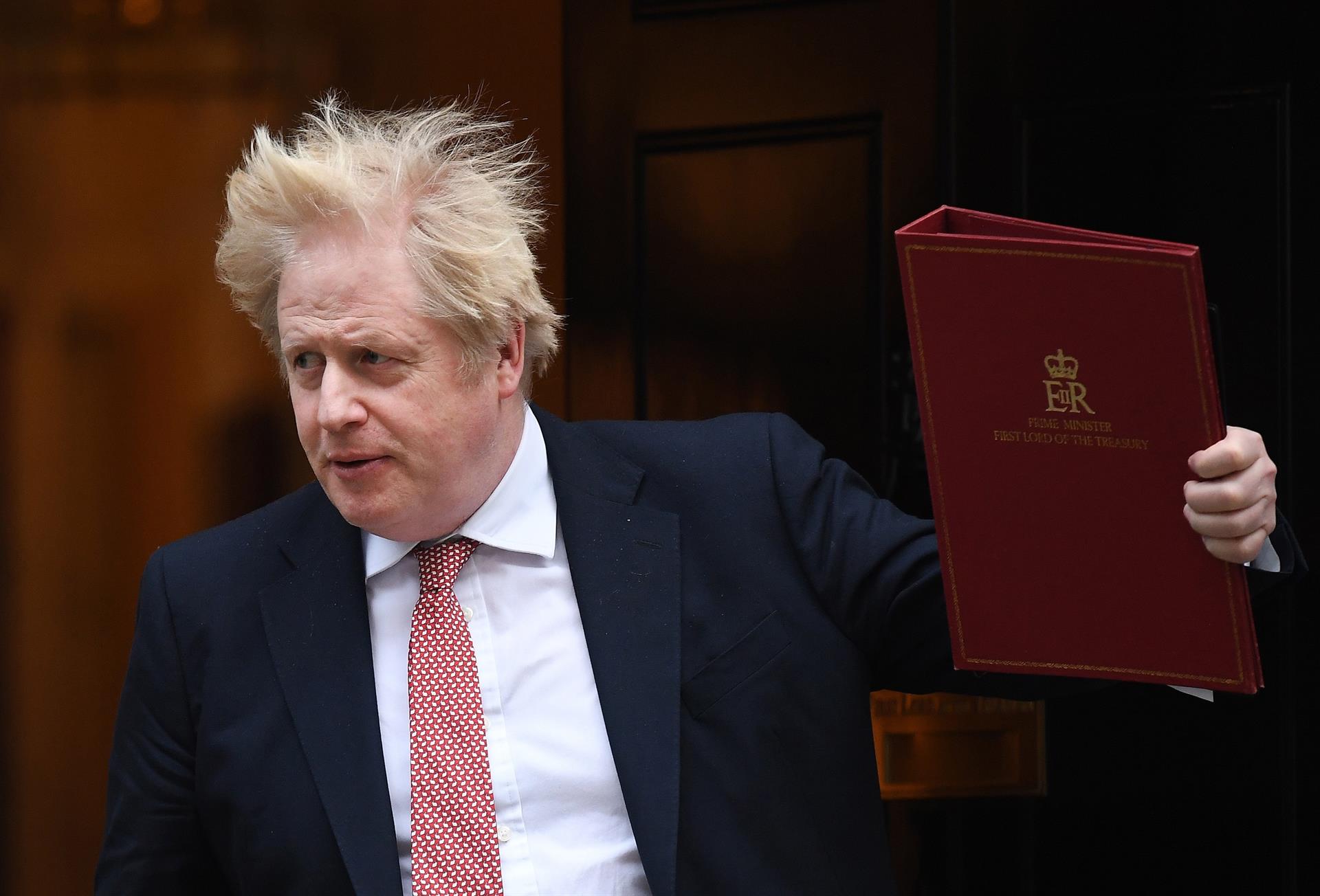 Asistentes describen fiestas caóticas en Downing Street aprobadas por Boris Johnson