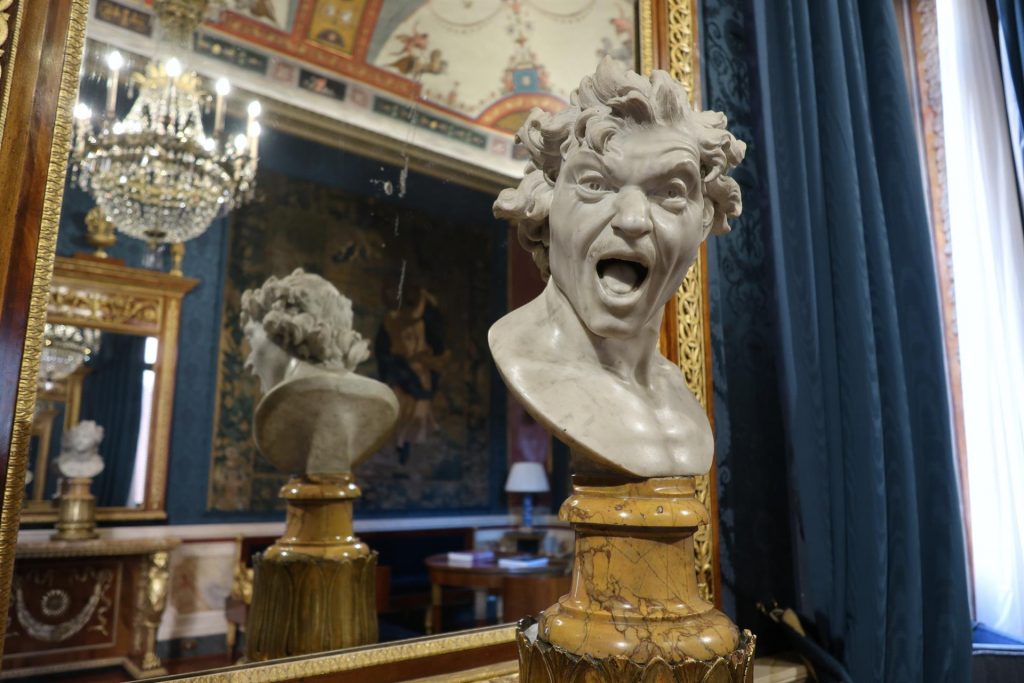 La embajada más antigua del mundo cumple 400 años - busto-en-la-embajada-de-espana-ante-la-santa-sede-1024x683