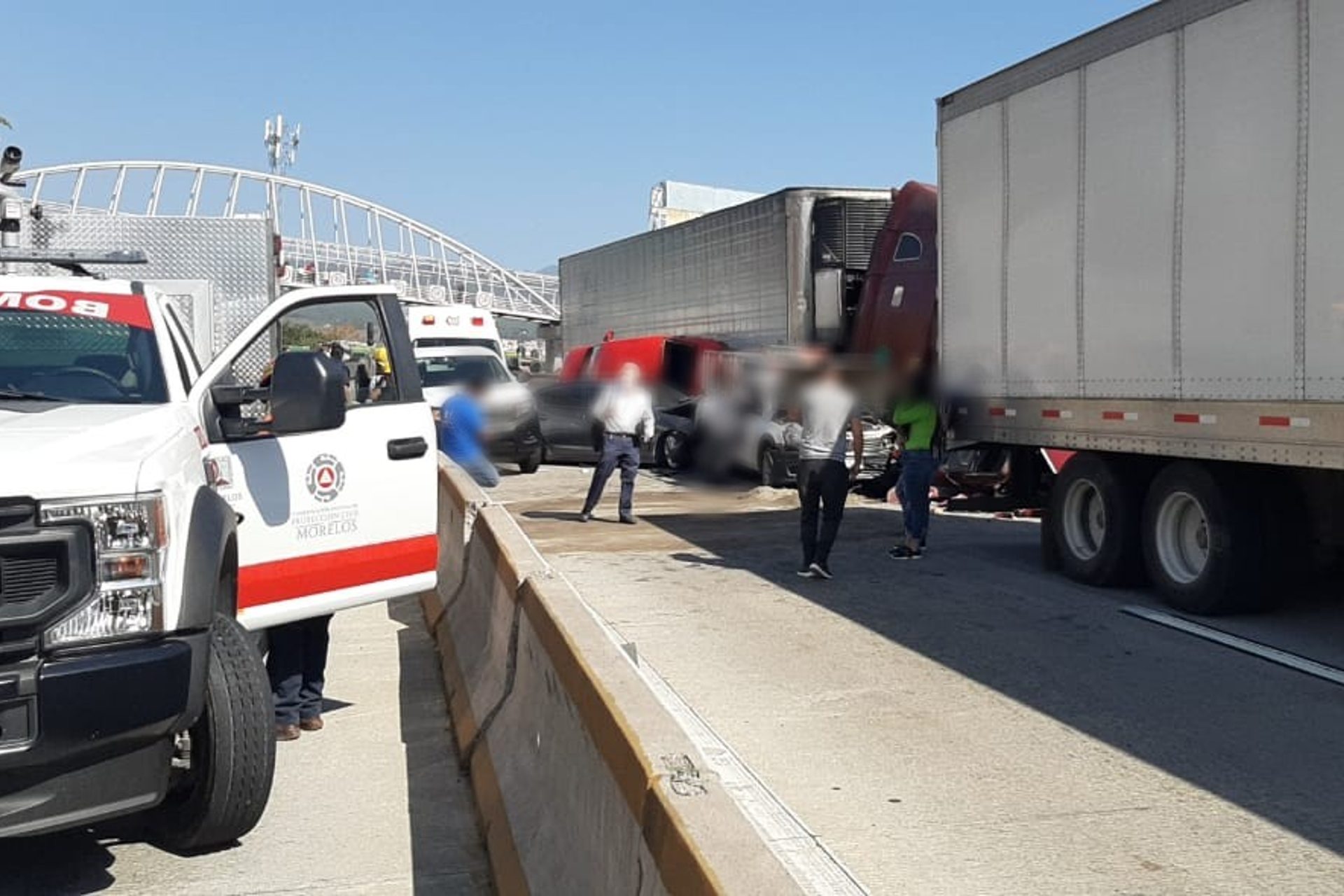 Carambola en Paso Exprés de Cuernavaca, Morelos, deja al menos dos heridos Carambola en Paso Exprés de Cuernavaca, Morelos, deja al menos dos heridos