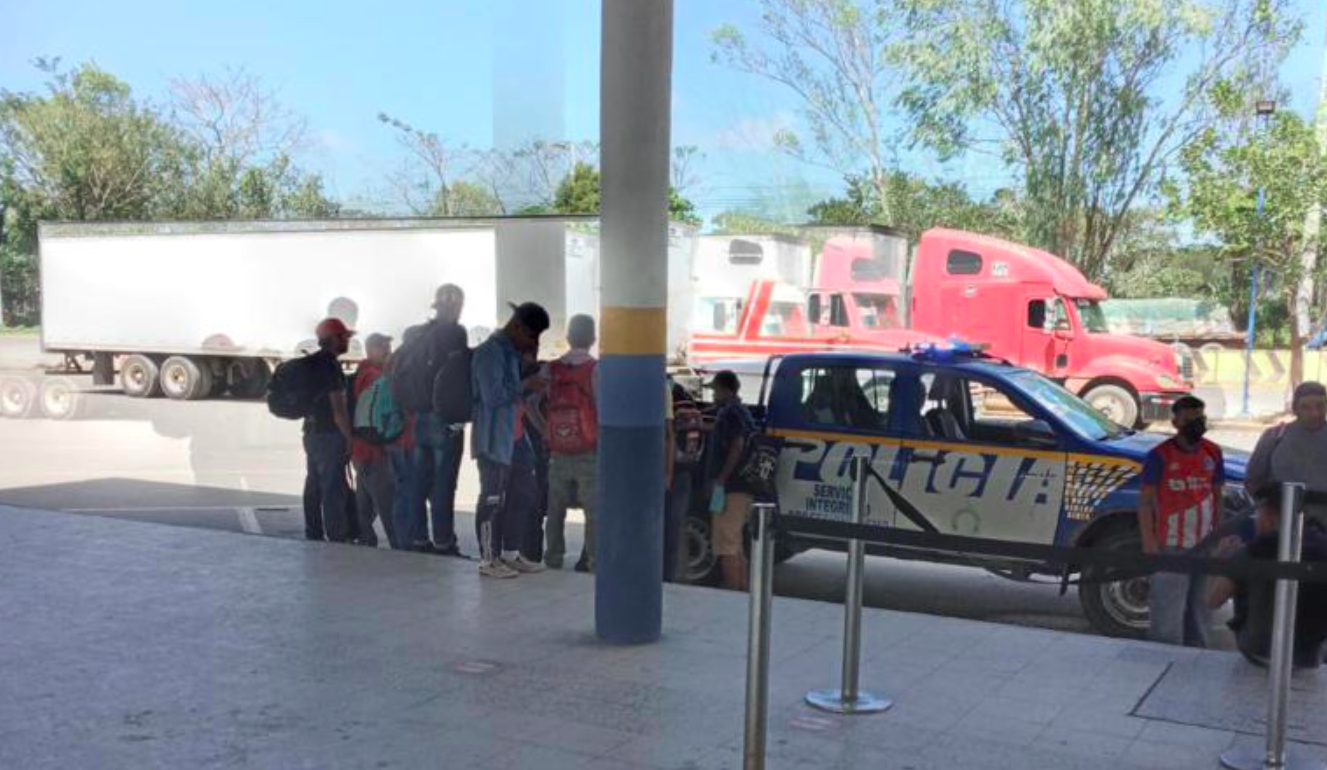 Autoridades de Guatemala impiden paso a caravana migrante