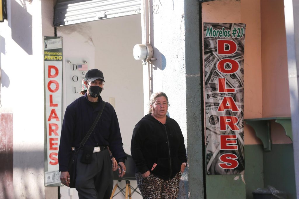 Las remesas, un remedio contra la pobreza para millones de familias en México - casa-de-cambio-en-tepatitlan-jalisco-1024x683